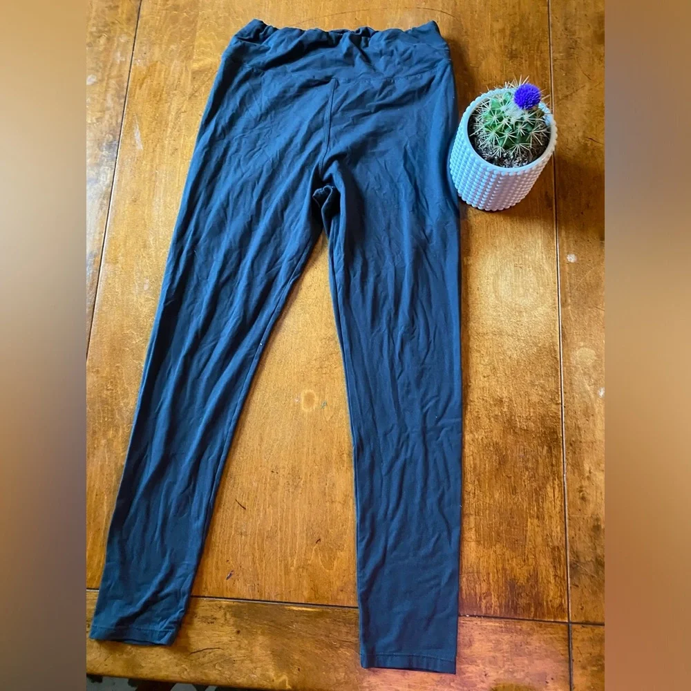 Women’s Plus Size Leggings Bundle (6 Pair) – Black, Navy, Gray, Green - Picture 7 of 7